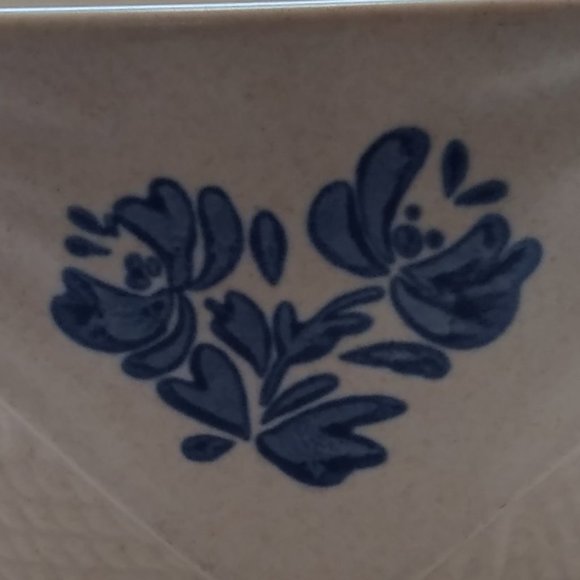 Vintage Pfaltzgraff Yorktowne 8" Basket Bowl - Picture 2 of 8